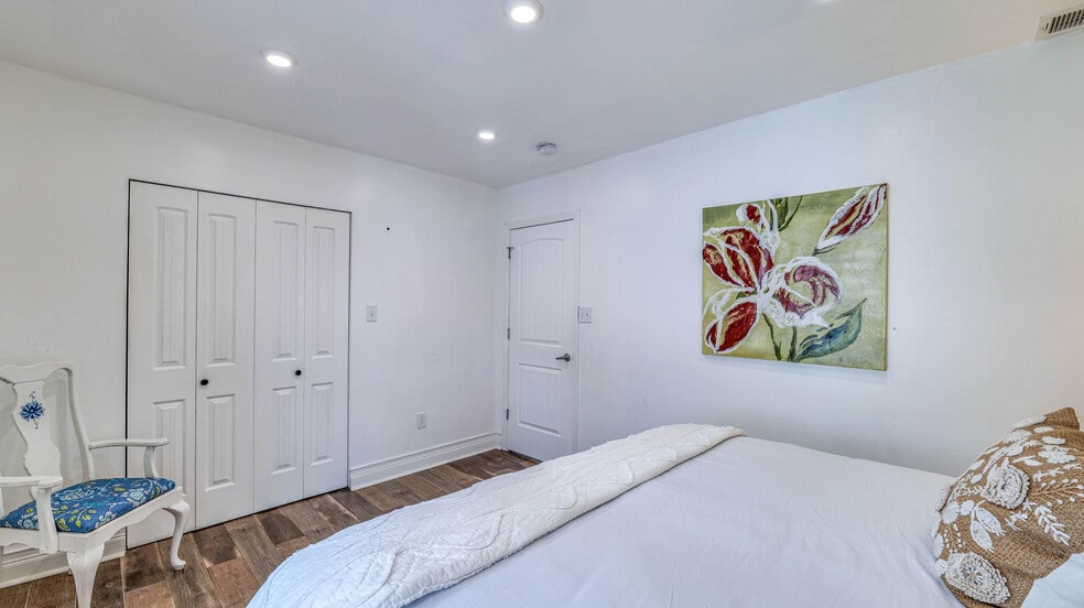 Building Photo - 14 N Vassar Sq