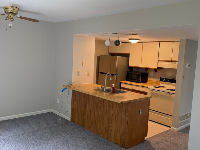 Building Photo - 120 Whitburn Pl