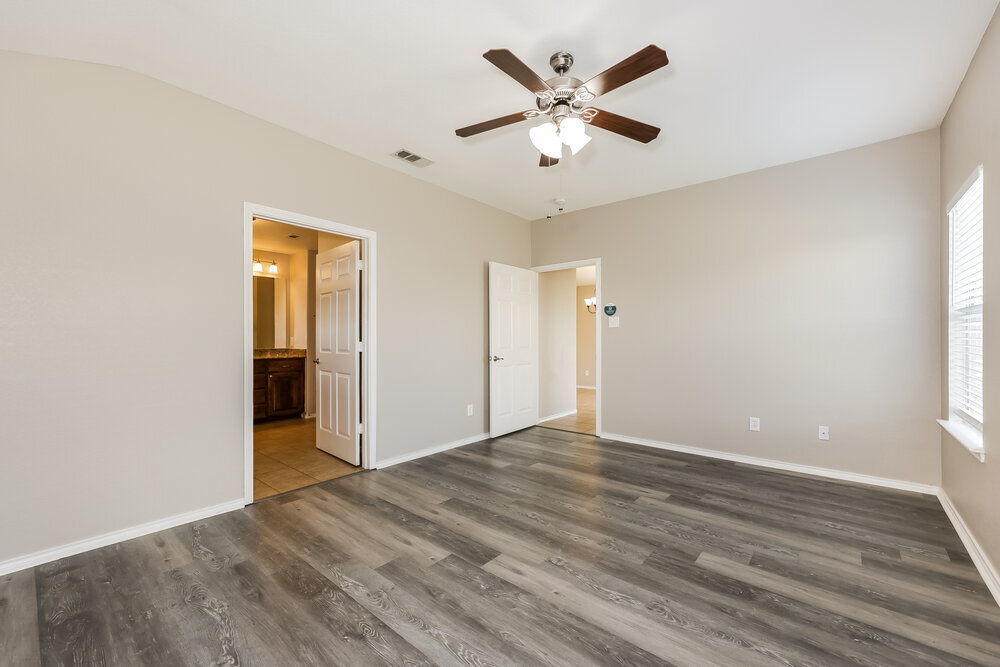 Building Photo - 2105 Charmion Ln