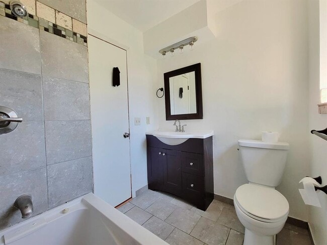 Building Photo - 712 Arthur Dr