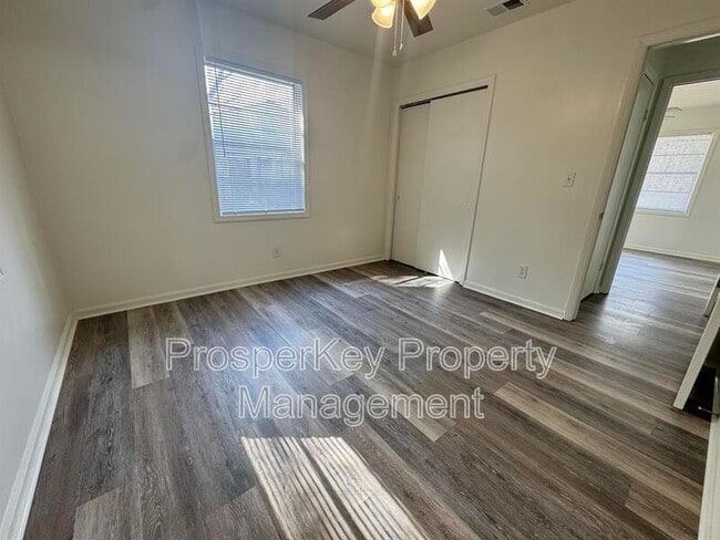 Building Photo - 5730 Teresa St