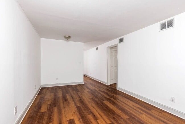 Building Photo - 2 Bedroom near downtown Birmingham