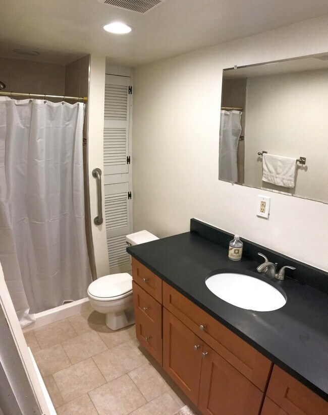 Building Photo - Cozy 3 Bed/2.5 Bath South Boulder Home - A...
