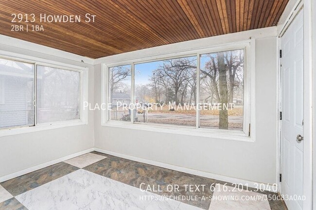 Building Photo - 2913 Howden St