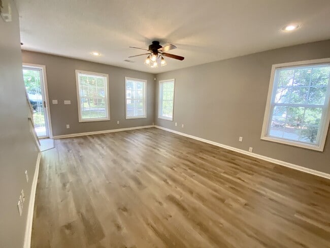 Building Photo - Spacious, Four Bedroom Home in The Farm!