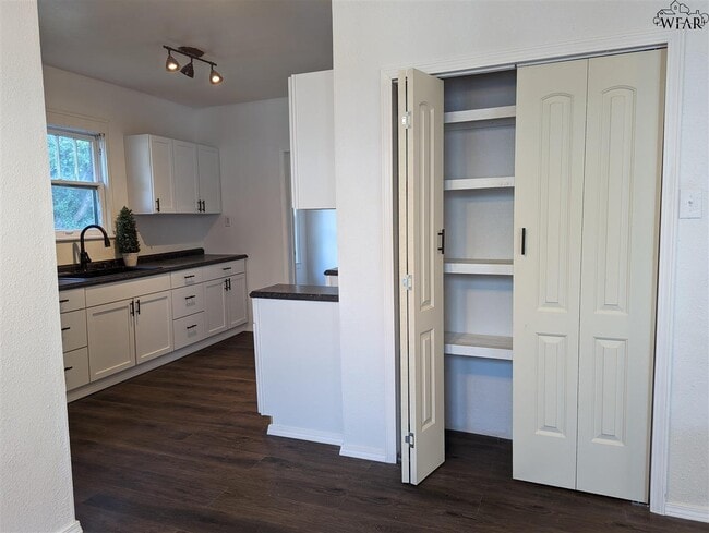 Building Photo - 1805 Tilden St