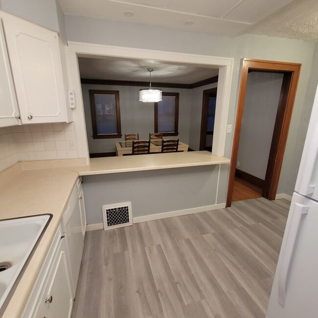Building Photo - Historic, recently updated single-family h...