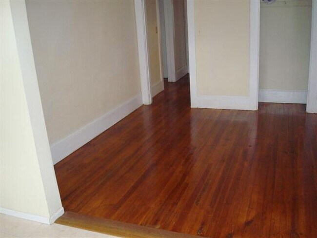 Building Photo - Charming Rental Property with Modern Upgrades and Convenient Location!