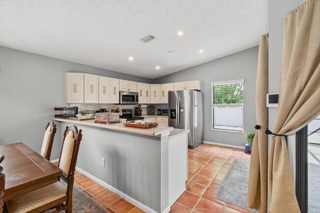 Building Photo - 10332 Islander Dr