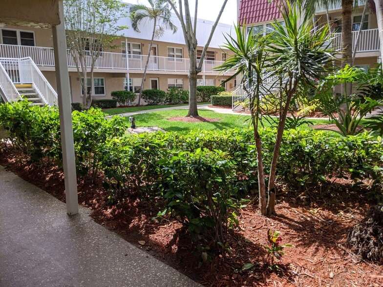 Courtyard - 10034 64th Ave N