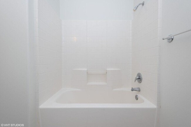 Building Photo - Great 3 bed 2 bath in Coral Canyon-Pet Fri...