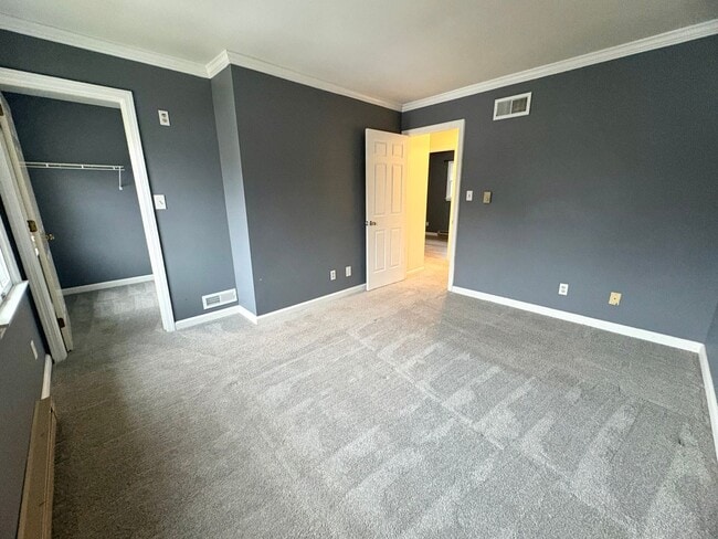 Building Photo - 3 Bedroom 1.5 Bathroom in Elizabethtown!