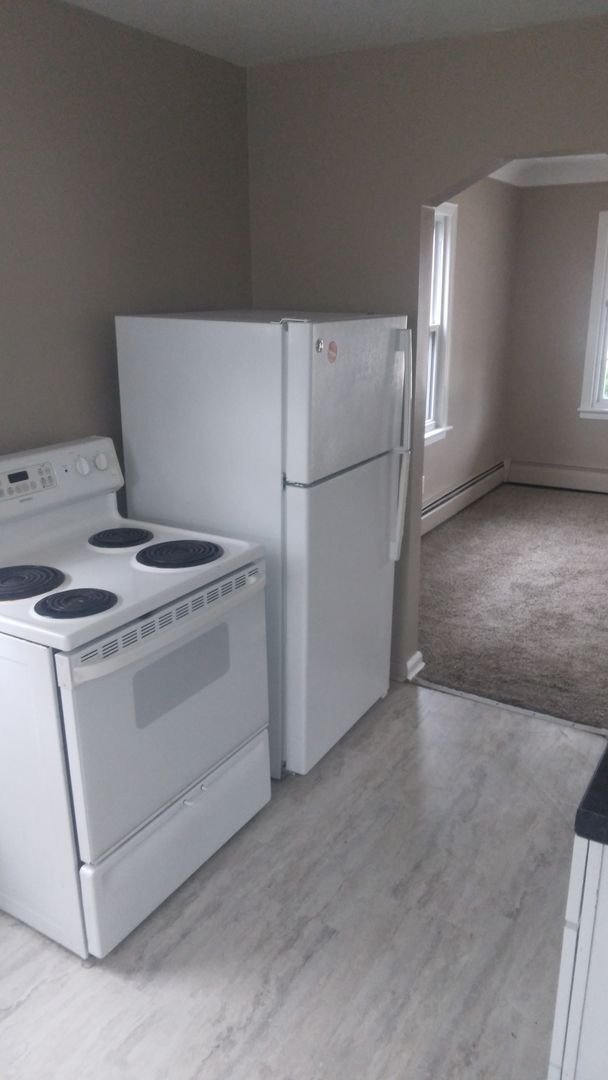 Building Photo - 2/1 brick Home CALL DIANA FOR A SHOWING AT...