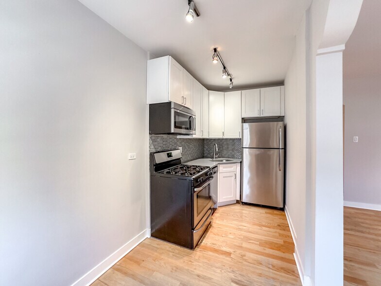 Building Photo - 2425 N Kedzie Blvd