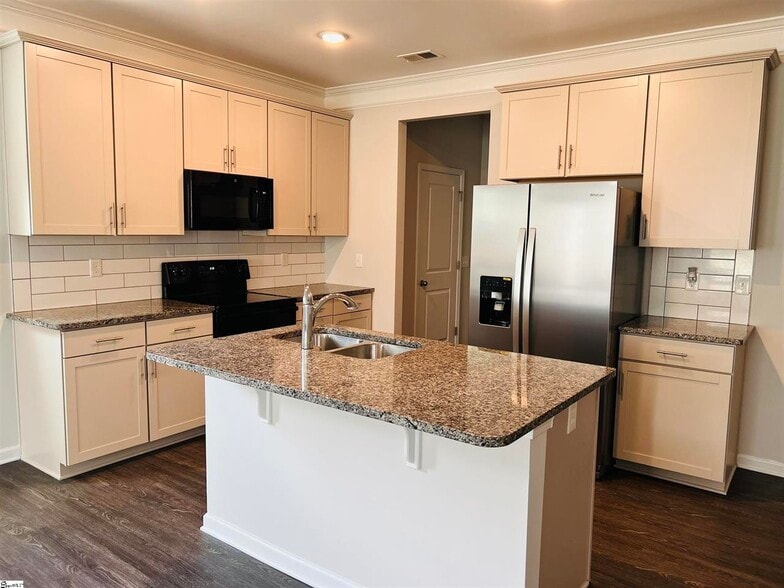 Building Photo - 205 Talisker Way