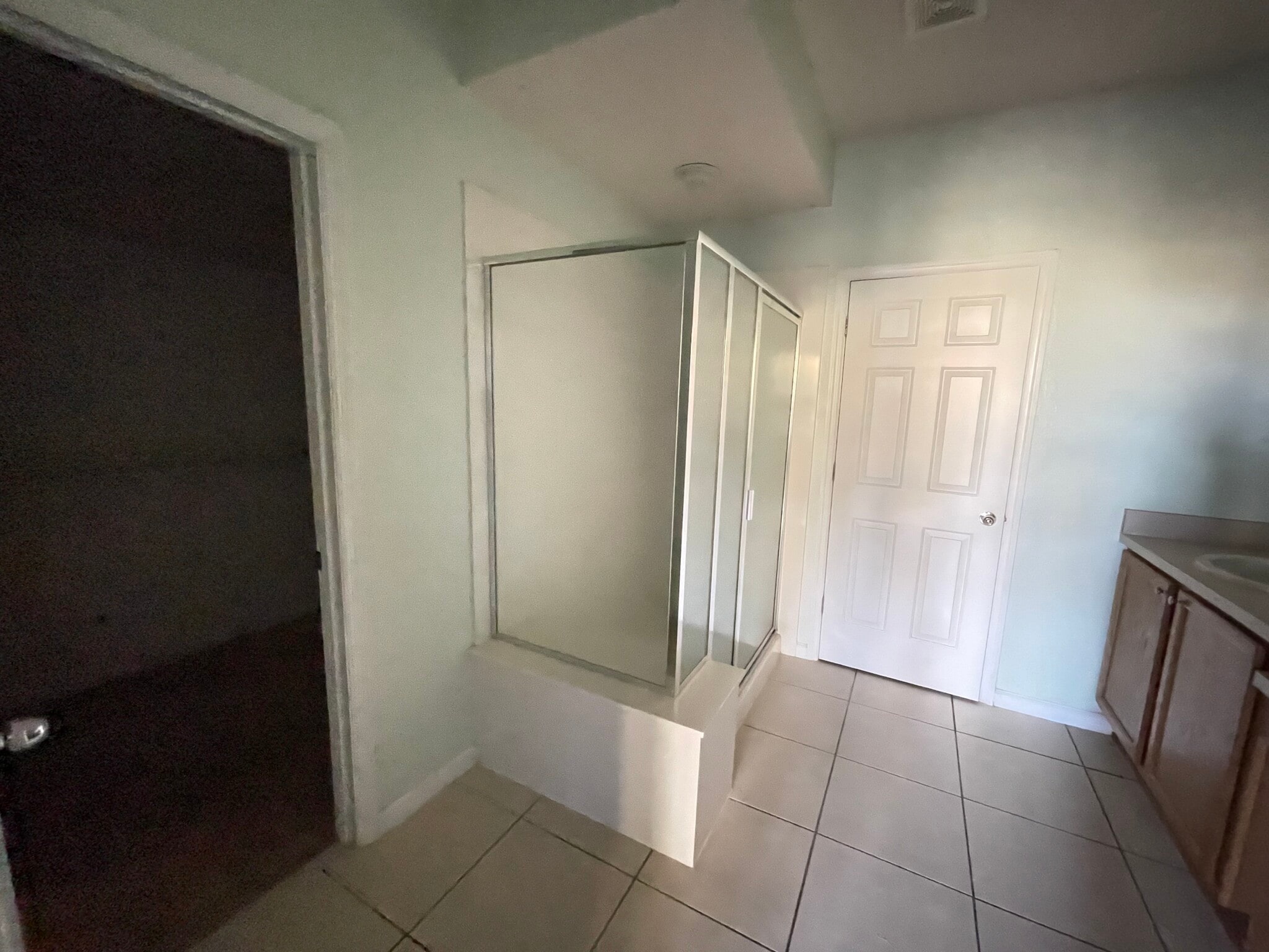 Shower - 4560 SW 52nd Circle