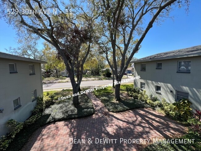 Building Photo - Camelot Court Apts-2/1- Great Neighborhood