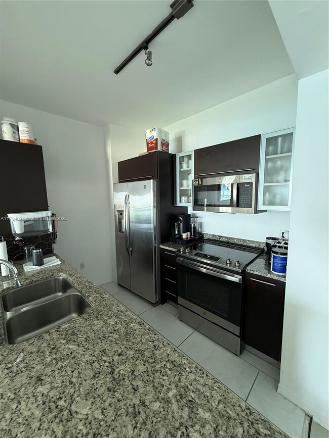 Building Photo - 951 Brickell Ave