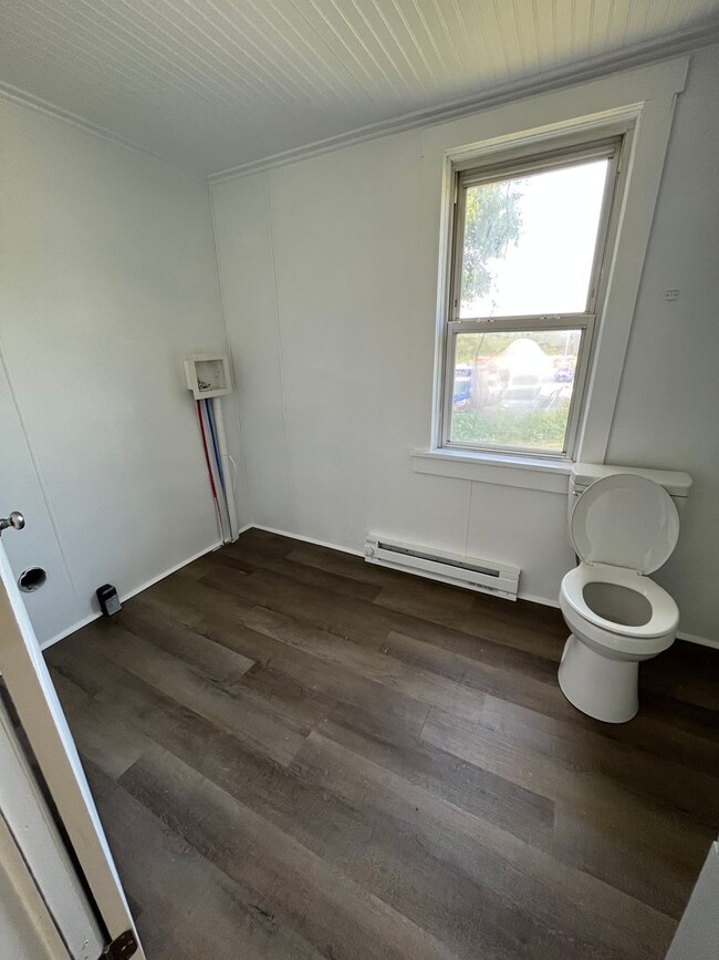 Building Photo - For Rent: Beautifully Renovated 3BR/2BA Si...