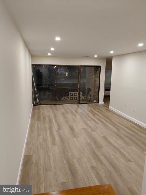 Building Photo - 423 Christopher Ave