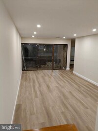 Building Photo - 423 Christopher Ave