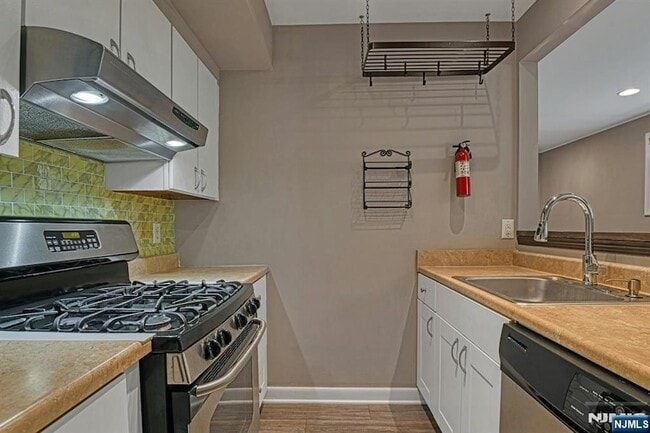 Building Photo - 31 Home Pl