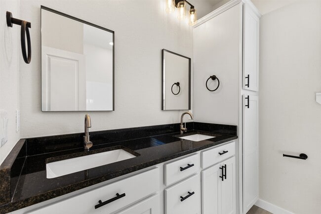 Building Photo - 1504 Clay St