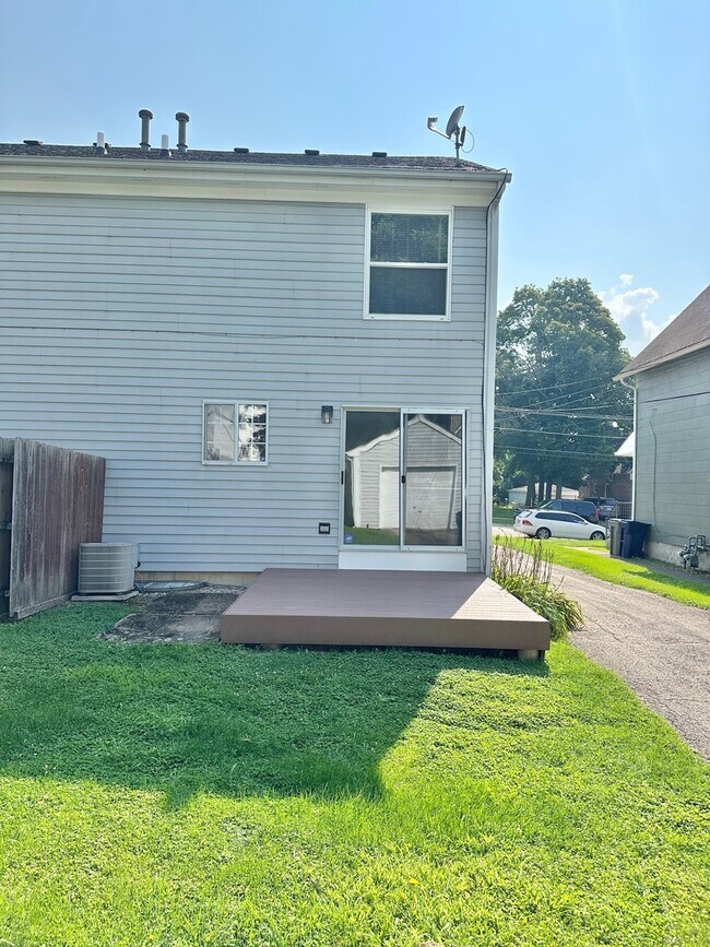 Building Photo - 540 N Crystal Ave