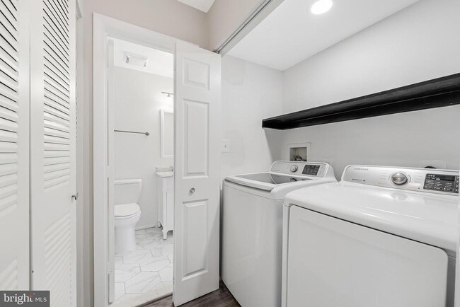 Building Photo - 1719 Ascot Way