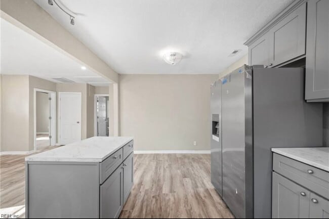 Building Photo - 15 Henry St