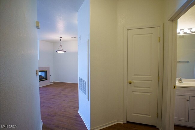 Building Photo - 1000 Duckhorn Ct