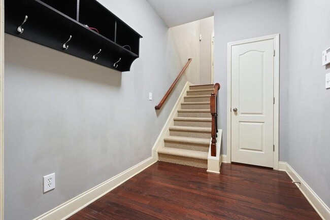 Building Photo - 3888 Fairhill Point
