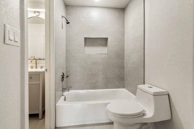 Building Photo - 8747 S 68th E Ave