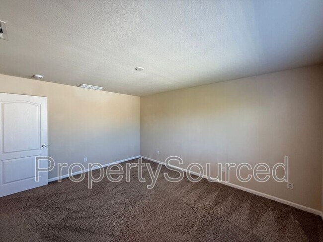 Building Photo - 1447 Hearthsong Dr