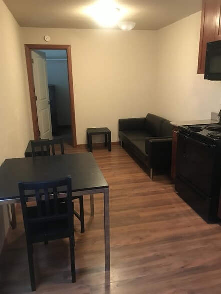 Building Photo - 200 N W Anderson St