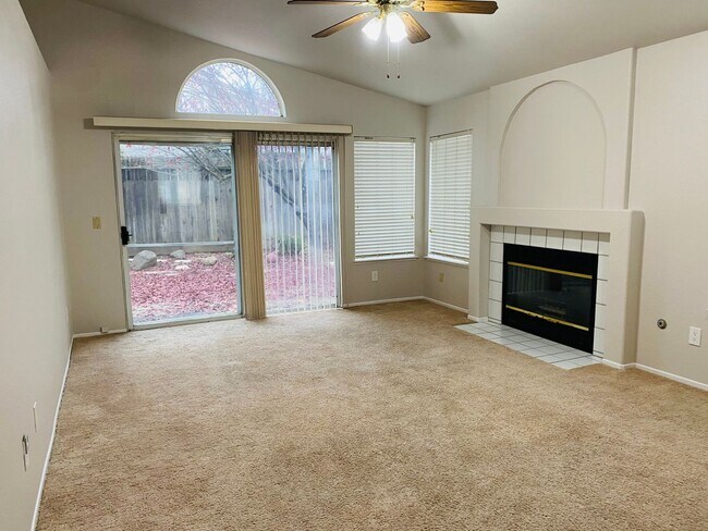 Building Photo - Open Floor Plan, 3 Bed, 2 Bath Home