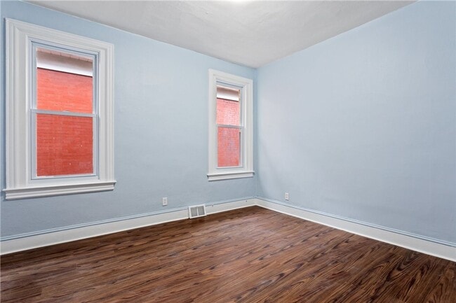 Building Photo - Beautiful Renovated 5 Bedroom House!
