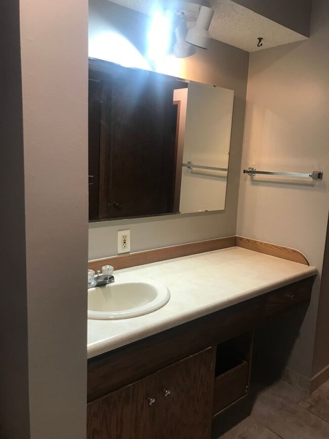 Building Photo - 3 Bedroom, 1.5 Bath - Single Family home in Baxter
