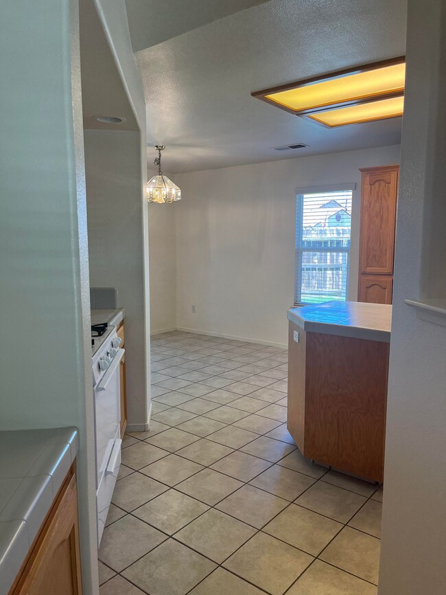 Building Photo - 950 Geneva Dr