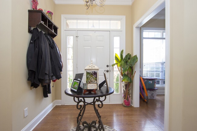 Building Photo - Exquisitely Maintained Home in the Coveted Goldsmith - Schiffman/ Hsv High school