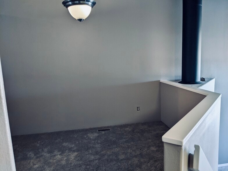 Dining Room (above Living Room) - 560 Autumn Crest Cir