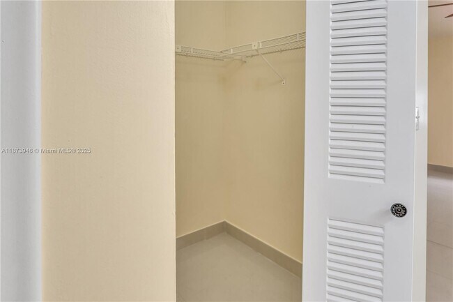 Building Photo - 6427 SW 132nd Ct Cir