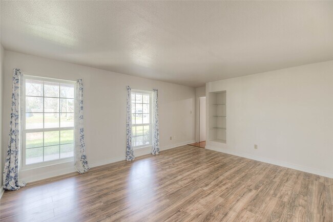Building Photo - 25634 Chestnut Ln