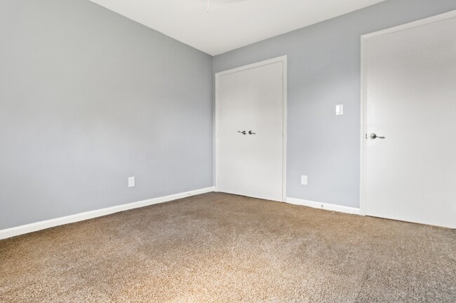 Building Photo - 2600 Mallard Ct