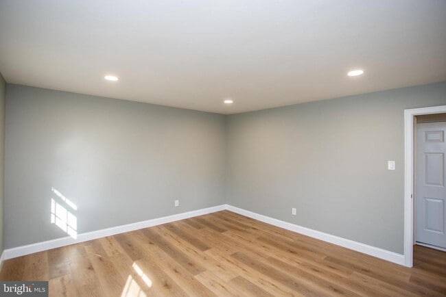 Building Photo - 19 Seton Hill Ct
