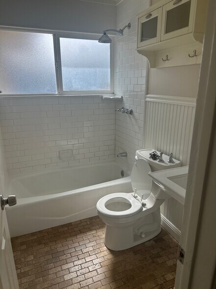 bathroom 1 - 1054 Brady Ln