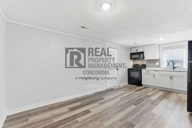 Building Photo - 6548 Old Clarksville Pike