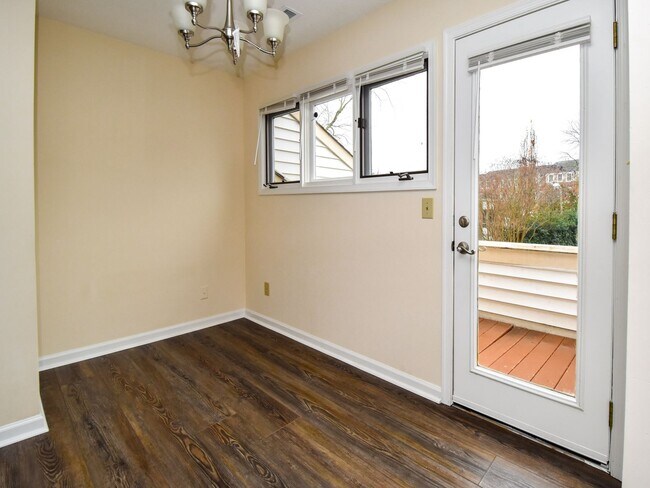 Building Photo - 707 S Marshall St