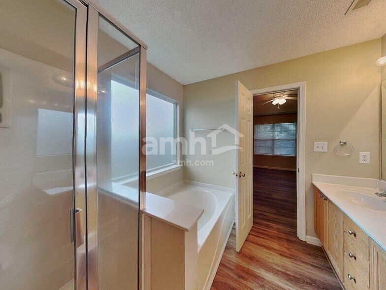 Building Photo - 4832 Asherton Pl NW