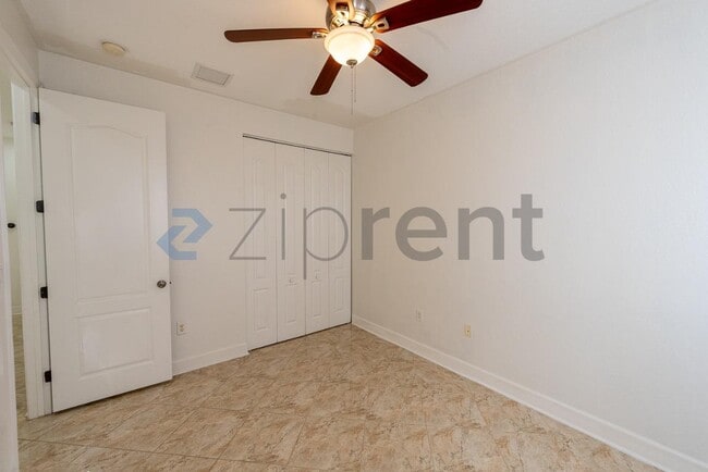 Building Photo - 708 SW 147th Ave